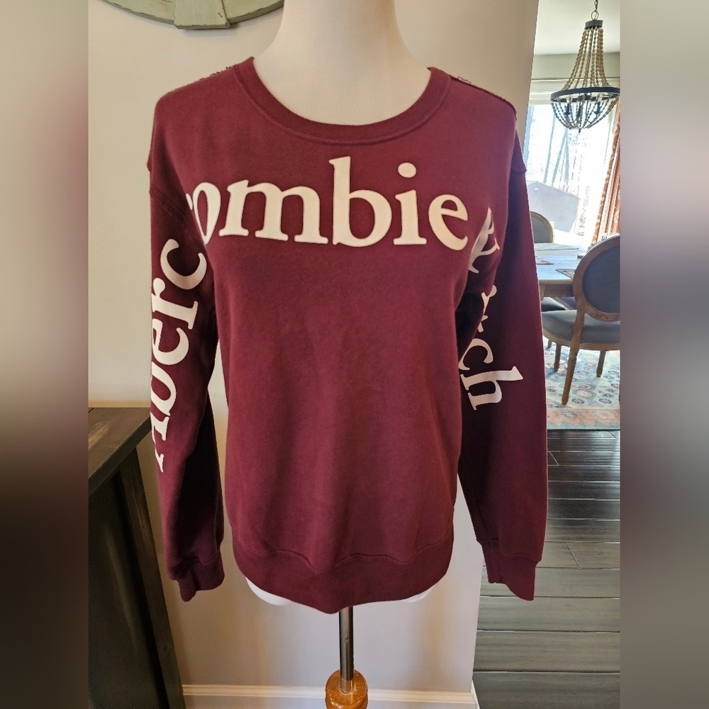 Abercrombie & Fitch Women's Size XS Spellout Crewneck Sweatshirt Burgundy Soft